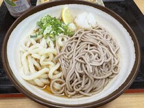 【うどん県】高松で最強レベルの人気店「さか枝」で食べる斬新そばうどん / その名もミックス