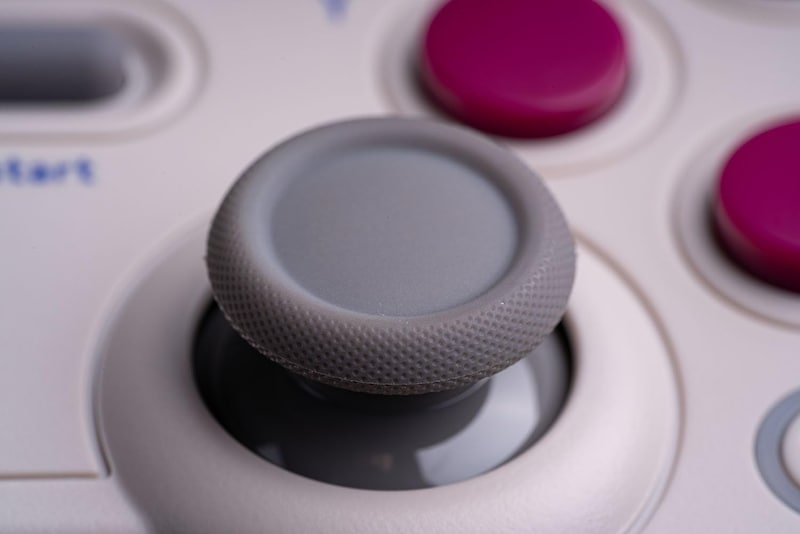 あの名機を思い出す感触。8BitDo「SN30 Pro」でレトロも最新も楽しむ