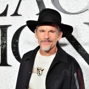 『ブラックフォン ２』“死んだ殺人鬼”役イーサン・ホーク、脚本を待たず再演快諾　「間違いなく素晴らしい作品になる」［ホラー通信］