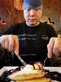 教会をそのままパンケーキ屋にした店「パンケーキマナー」に行ってみた / なんと24時間営業