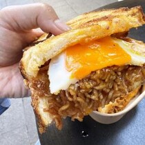 オーストラリア・シドニーで大人気のミーゴレンサンドイッチを食べてみた