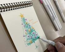 マイルドライナーに“極細字”登場！ プロ画家が「マイルドライナーファイン」を試してみた