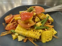 タイのソムタム専門店「ソムタムヌア」で食べる焼きトウモロコシのソムタム