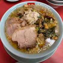 築地の老舗町中華の放つ強烈二郎系「築地や郎麺」爆誕！ 野沢菜と豚肉炒めに二郎系がめちゃ合う
