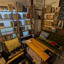 本好きが“趣味”で始めたフシギな図書館 — 鎌倉「材木座文庫」【ぶらり、図書館巡り】