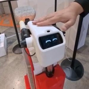 たためるバイクや目と目でコミュニケーションできるモビリティ まさに“おもちゃ箱”な空間だったICOMAブース【ジャパンモビリティショー2025】