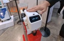 たためるバイクや目と目でコミュニケーションできるモビリティ　まさに“おもちゃ箱”な空間だったICOMAブース【ジャパンモビリティショー2025】