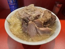 ラーメン二郎 名古屋大曽根店の小豚ラーメン＋ニンニクアブラ / ルールとメニュー