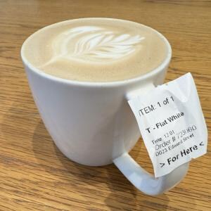 ご当地コーヒー「フラットホワイト」とは何か / スタバにもある