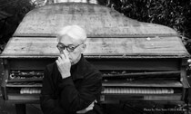 坂本龍一、最後の3年半の軌跡を辿る『Ryuichi Sakamoto: Diaries』 大森健生監督インタビュー「親しみやすい存在であり、計り知れない存在」
