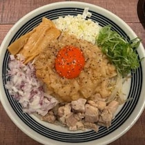 【大阪グルメ】「背徳マシマシフェス2025」で優勝！　KITTE大阪にある「小麦の麺神」で「背脂ジャンキーペッパーまぜそば」を食べてみた