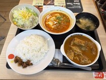 松屋のマッサマンカレーとキムチチゲを混ぜて召し上がりましたか