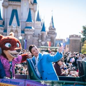 『ズートピア2』公開記念/上戸彩さんが東京ディズニーランド®でサプライズ登場!イクスピアリの特別装飾も見てきたよ