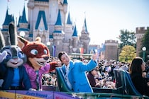 『ズートピア２』公開記念／上戸彩さんが東京ディズニーランド®でサプライズ登場！イクスピアリの特別装飾も見てきたよ