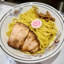 JR田町駅から徒歩1〜2分で油そば1杯580円の店に行ってみた結果「田町 油そばセンター」