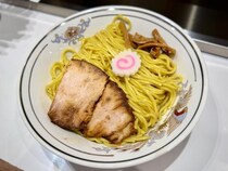 JR田町駅から徒歩1〜2分で油そば1杯580円の店に行ってみた結果「田町 油そばセンター」