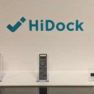 自分のワイヤレスイヤホンをつないで使えるAIレコーダー「HiDock P1」「HiDock P1 mini」は文字起こし無料 有料機能のライブ翻訳をデモ