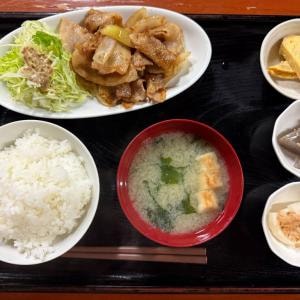 「サウナの聖地」とも呼ばれる静岡の「サウナしきじ」で至福のサウナ飯! 「こういうのでいいんだよ」な生姜焼き定食