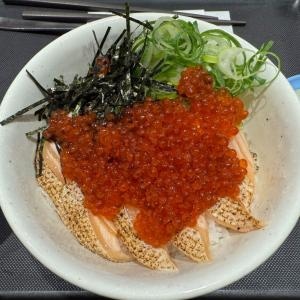 牛丼チェーンの松屋に「いくら丼」登場! 「炙りサーモンいくら丼」を食べてみた