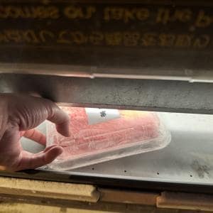 【マジか】米沢市には米沢牛の自販機がある→ 実際に買ってみた→ 実際に食べてみた結果