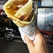 ボッタクリで人を騙そうとしてくるけど超ウマイ店に行ってみた→ 焼きそばが大人気