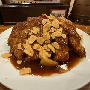 【肉塊】グローブのような分厚い豚肉がドーン! 行列のできる店「大阪トンテキ」でトンテキ定食を食べてみた