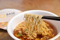 完全栄養カップ麺の新作『BASE RAMEN』を食べたら栄養素以外の“完全”も発見した
