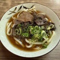 【大阪グルメ】昭和40年代にタイムスリップしたようなお店　ディープな街・西成の有名店「きらく」