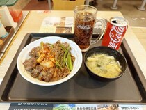 松屋の「カルビと特選ブリスケット肉の合い盛り丼」をご存じかしら