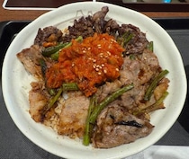 松屋が「カルビと特選ブリスケット肉の合い盛り丼」発売　牛一頭からわずかしか取れないという希少部位を食べてみたのだが……