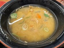 【究極の豚汁グルメ】ちいかわナガノ先生が「かつやのとん汁うますぎる」と大絶賛→ 実際に食べてみた結果