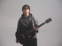 メジャーデビュー15周年記念ベストアルバム『自由悟然』　高橋優インタビュー「“どこに行ってもいいよ”と言われても、僕は歌っていたい」