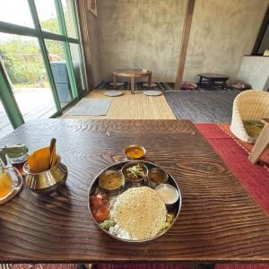 【隠れ家グルメ】裏庭から靴を脱いで入る激うまインド料理店が美味すぎる件 / 静岡県下田市の民家にしか見えない「ちょうたら」