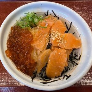 なか卯で「サーモン丼」「サーモンいくら丼」販売中　松屋のいくら・すき家のサーモンとどう違う？