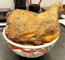 吉野家の「クリスマス牛丼」を食べたかしら / 極厚なチキンレッグがスゴイ