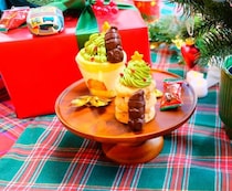 いつものスイーツやドリンクにのせるだけ！「キットカット ホリデイサンタ」で手軽に可愛くクリスマスを楽しもう