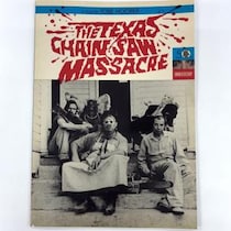 １月公開の『悪魔のいけにえ 公開50周年記念版』、豪華執筆陣によるパンフレットが発売　「人類史上最高傑作のひとつ」［ホラー通信］