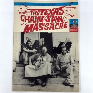 １月公開の『悪魔のいけにえ 公開50周年記念版』、豪華執筆陣によるパンフレットが発売　「人類史上最高傑作のひとつ」［ホラー通信］