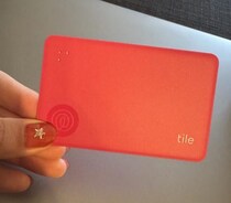 年末年始の飲み会シーズン、ついうっかり…な忘れ物を防ぐ！「Tile Slim」が便利すぎる