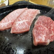【孤独のグルメ2025大晦日SP】ドラマ登場の「焼肉みよし」「まつはま」への行き方→ 絶対食べるべき料理