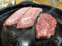 【孤独のグルメ2025大晦日SP】ドラマ登場の「焼肉みよし」「まつはま」への行き方→ 絶対食べるべき料理