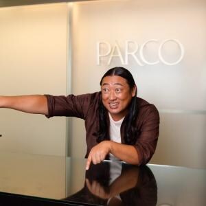 10月から全国巡回へ!『10周年 クリエイターズ・ファイル 胸やけ大博覧会』ロバート秋山インタビュー「調子に乗ったら裏目に出るところ含めて、面白いんです」