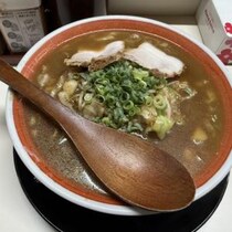 【鹿児島グルメ】シャキシャキの野菜と黒味噌が美味い　天文館の「ラーメン専家　三養軒」