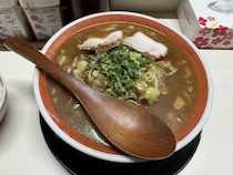 【鹿児島グルメ】シャキシャキの野菜と黒味噌が美味い　天文館の「ラーメン専家　三養軒」