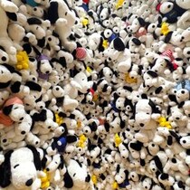 スヌーピー約500体の壁…！ 南町田「スヌーピーミュージアム」のパワーアップが大迫力