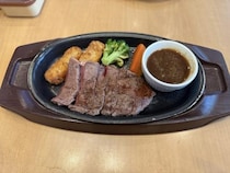 ガストのステーキ999円が詐欺じゃないかとSNSで話題に！？　実際に食べてみた