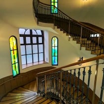 螺旋階段にうっとり。緑と歴史に包まれる東京・江東区『深川図書館』【ぶらり、図書館めぐり】