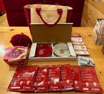 ドムドムハンバーガーとのコラボで大人気！　コメダ珈琲店の2026年の福袋「寿」を買ってみた