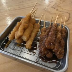 串カツ田中に新しい“無限串”が登場！　1本50円の「無限土手みそホルモン串」「無限柚子ぽん酢ホルモン串」を食べてみた