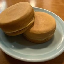 【九州グルメ】「回転焼」でも「大判焼」でも「今川焼」でもない！　はちみつを使用した「蜂楽饅頭」